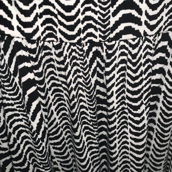 Kenneth Cole Reaction Swing Skirt-Size XS ** Like new** - Picture 3 of 7